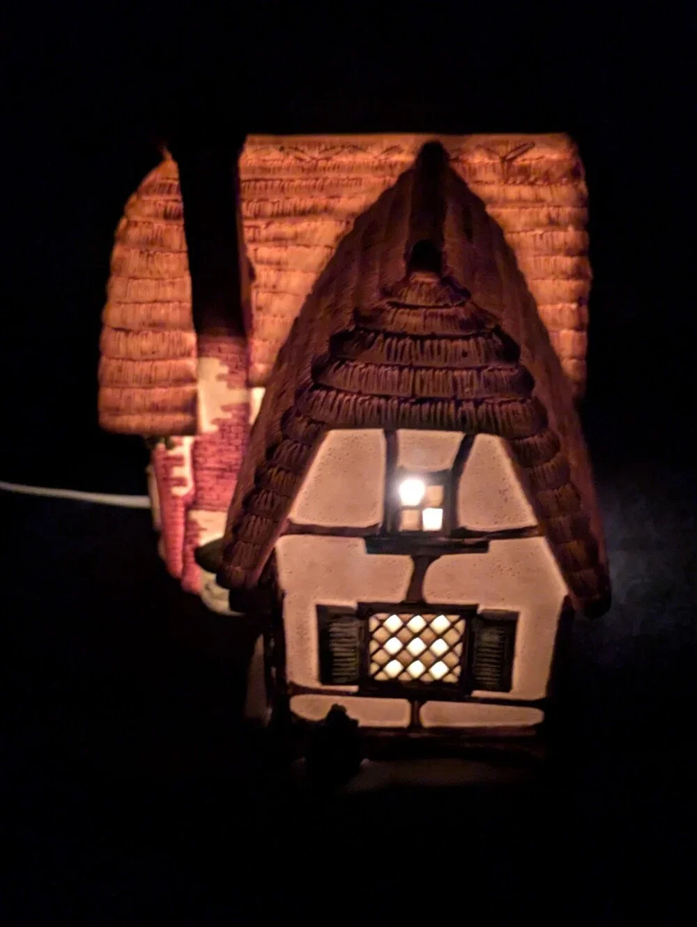 Department 56 COBB COTTAGE Dickins Village Series #5824-6 November 7 -11, 1996